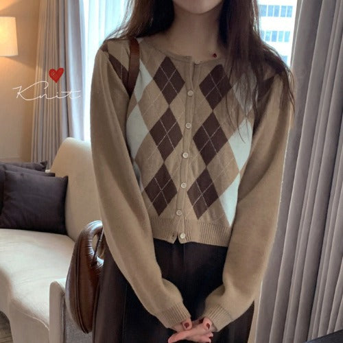 Contrast Color Rhombus Round Neck Knitted Sweater